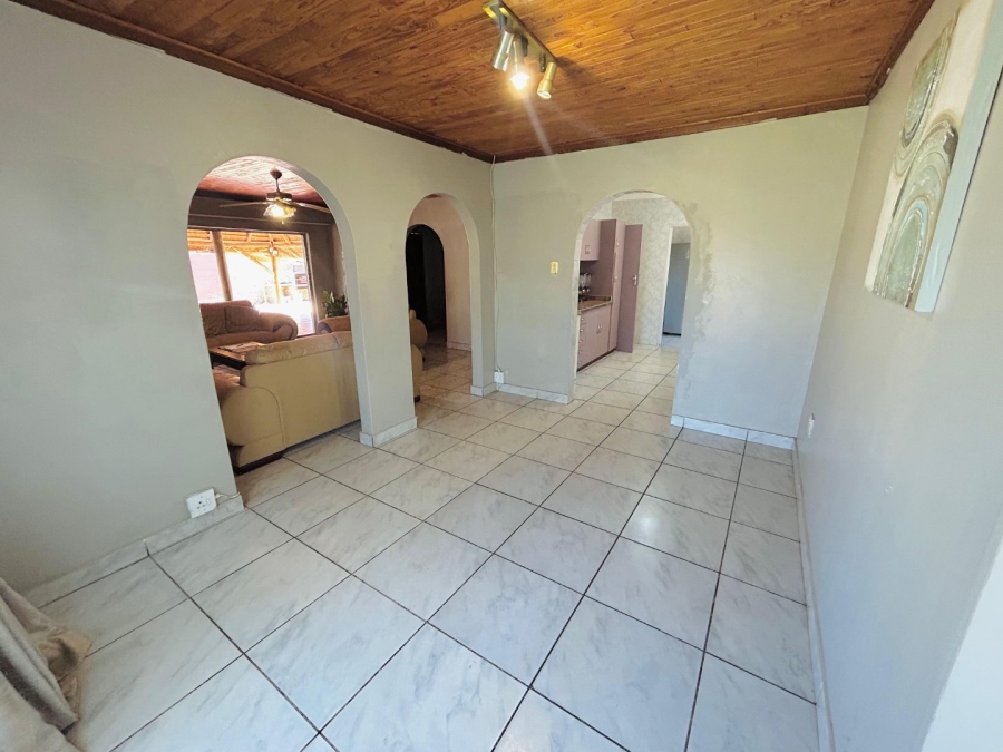 5 Bedroom Property for Sale in Pellissier Free State